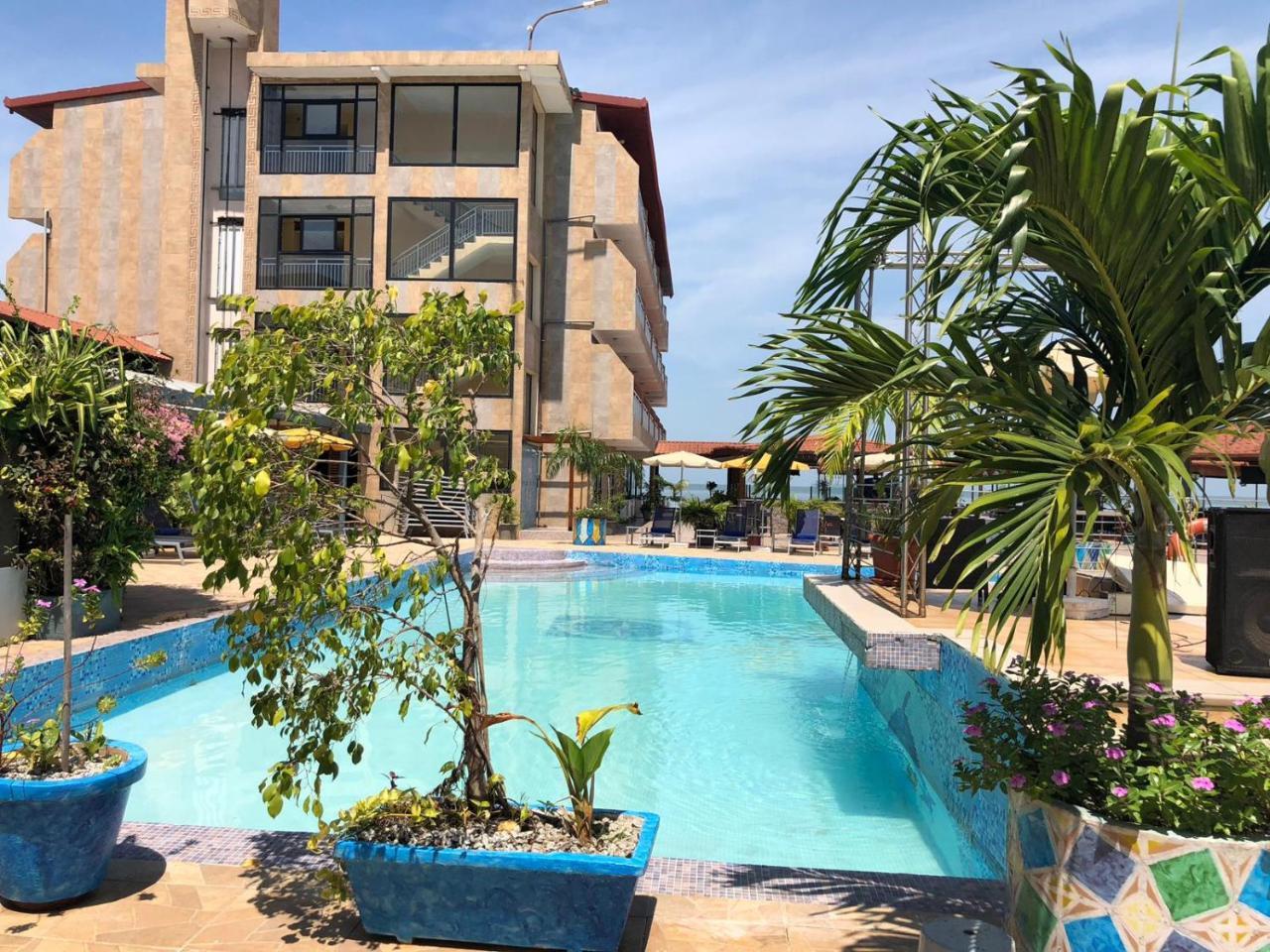 Hotel Le Petit Bateau Conakry Exterior photo